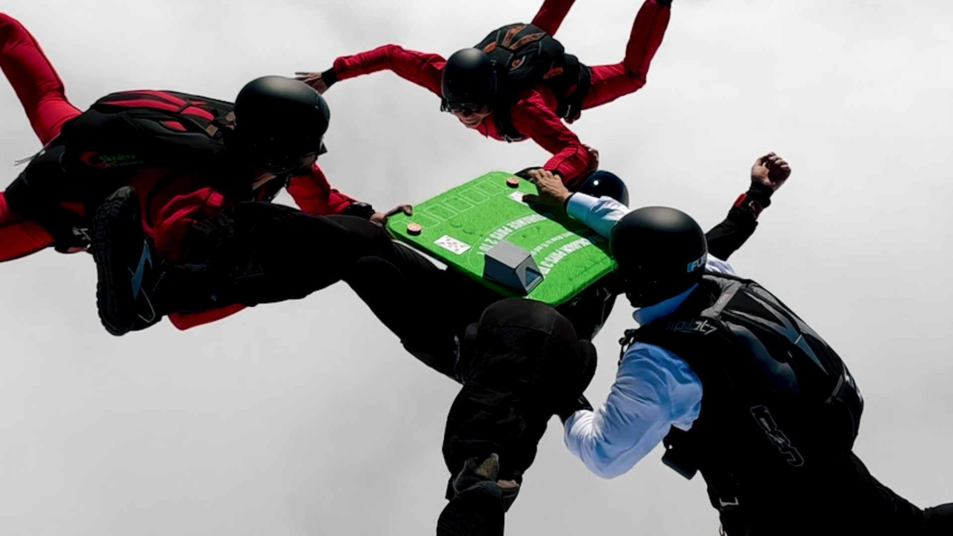 Ladbrokes Blackjack Skydive (17) - -