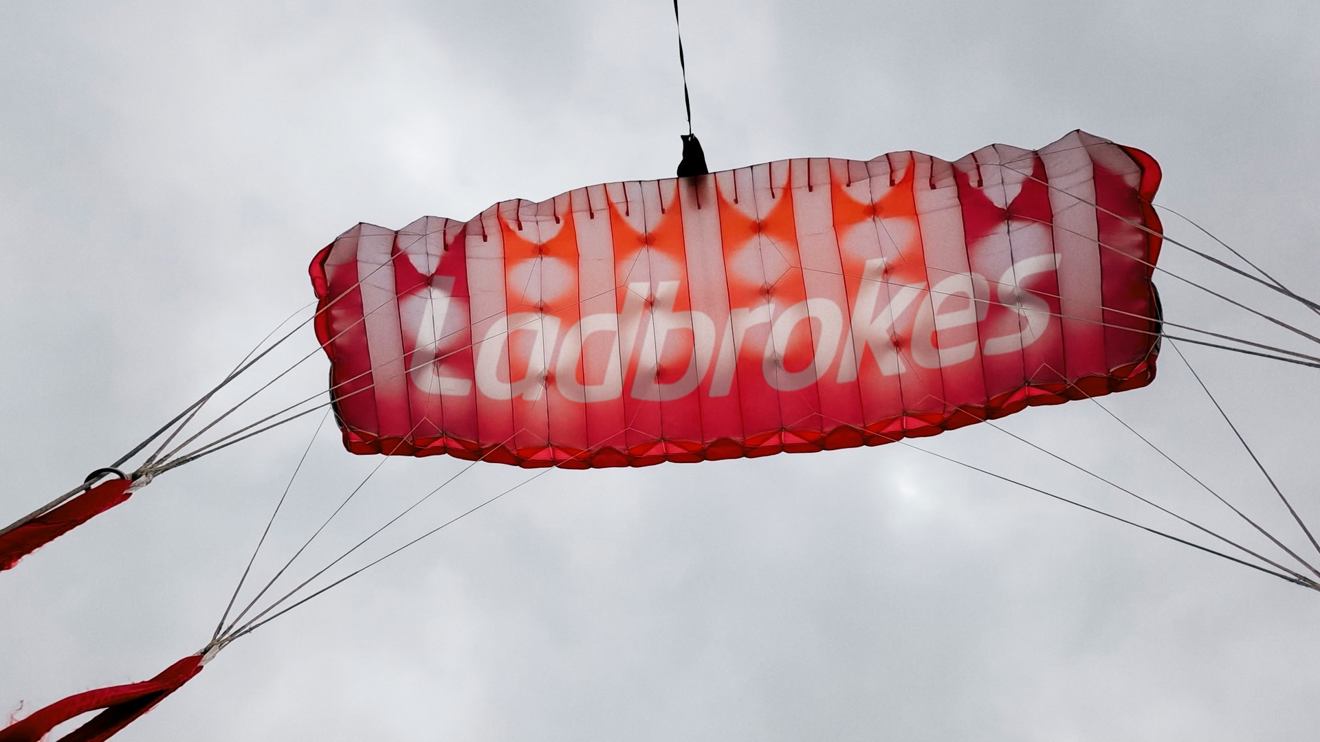 Ladbrokes Blackjack Skydive (1) - -