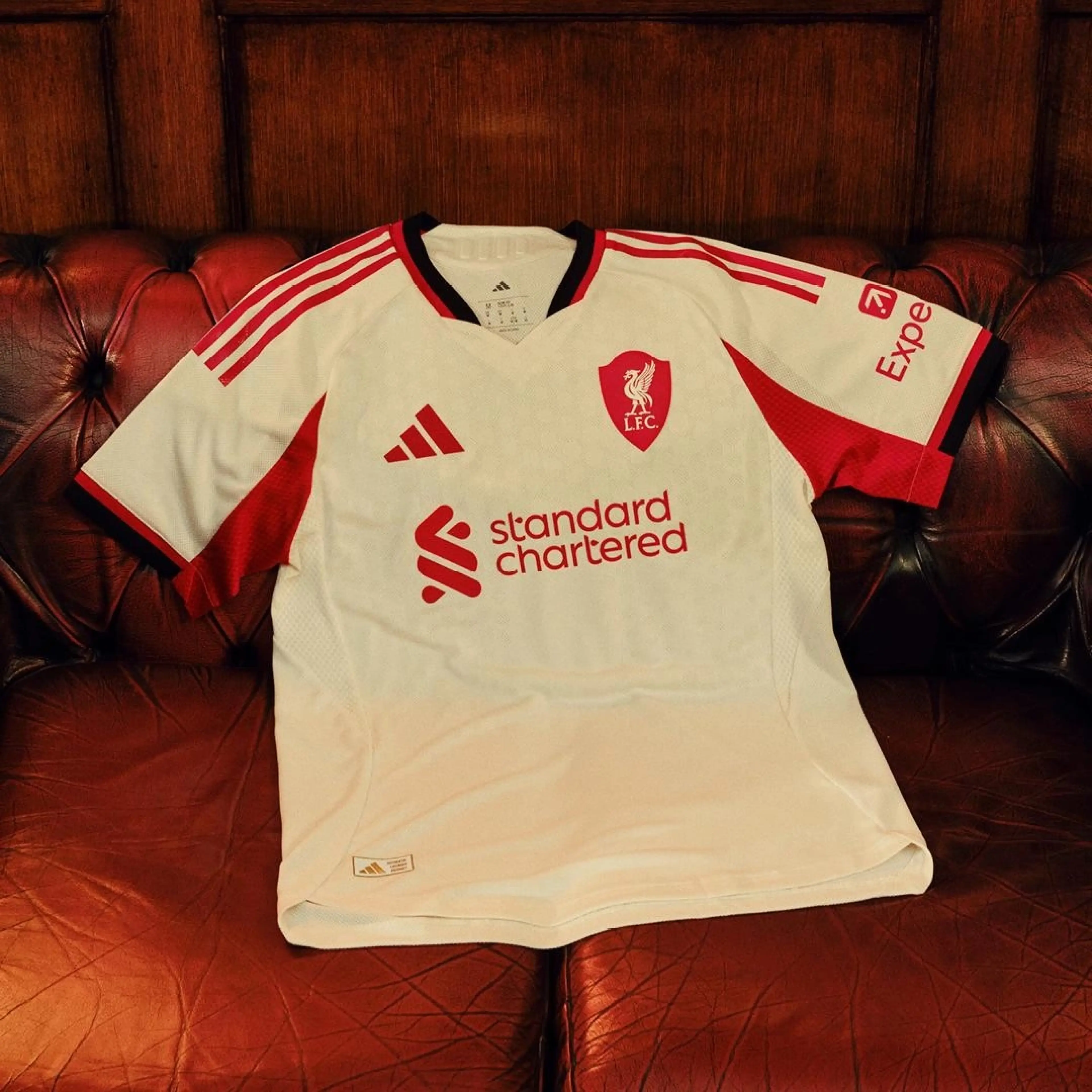 Away kit caro lfc adidas 010825 (3) 90d39e59d352f2497dfc13e2af5355a5