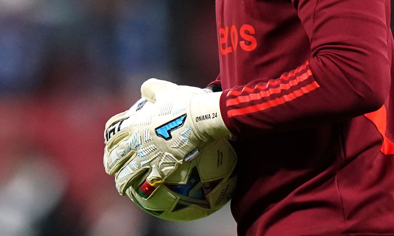How does Andre Onana compare with David de Gea at Manchester United?