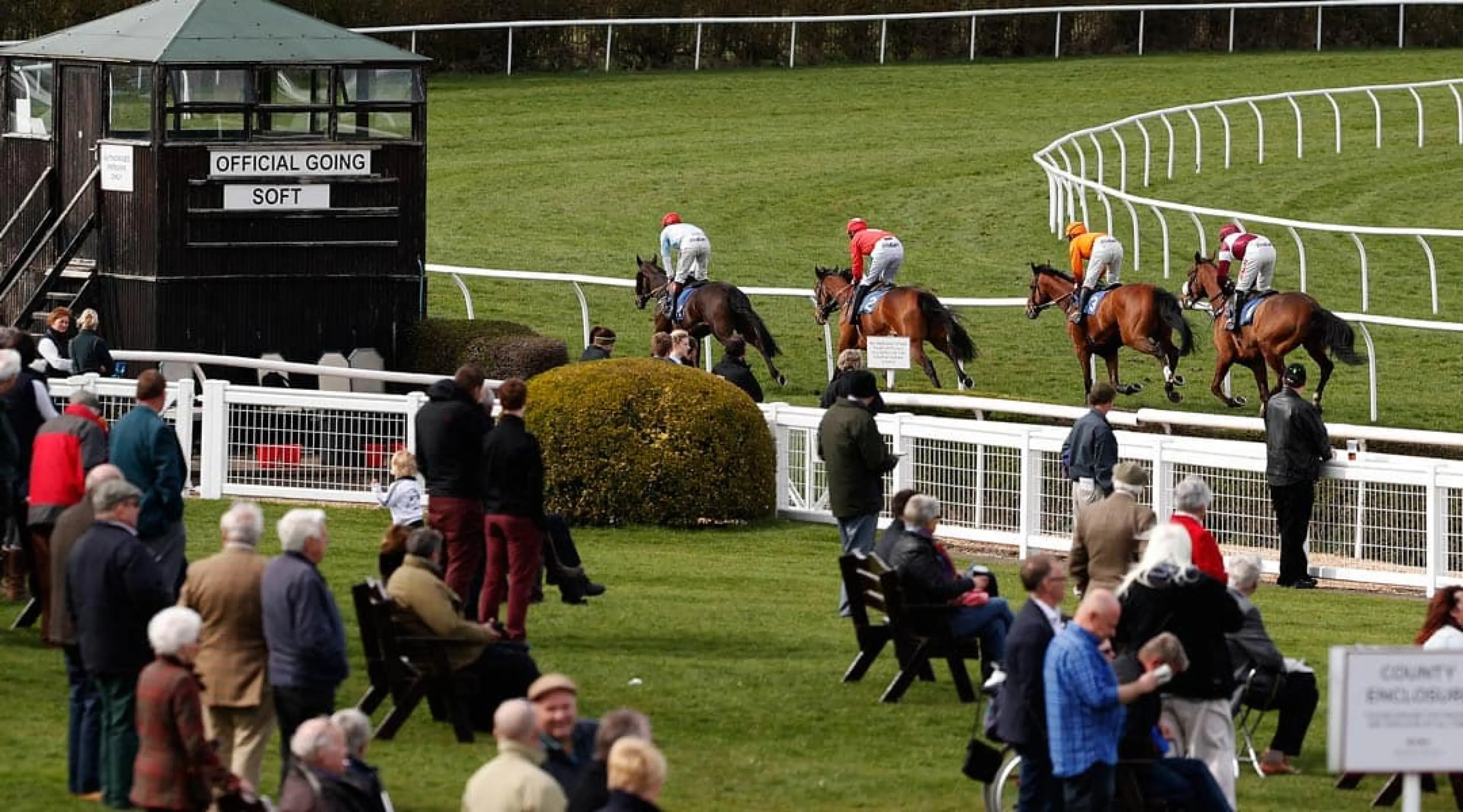 Channel Four Racing A matter of Red and Blue on latest Channel 4 racing card